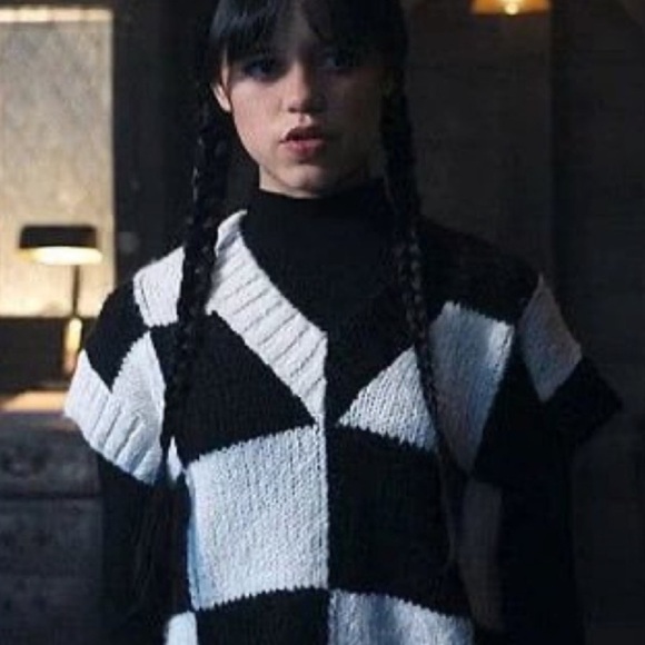Zara Sweaters - Zara Black and White Geometric Knit Sweater